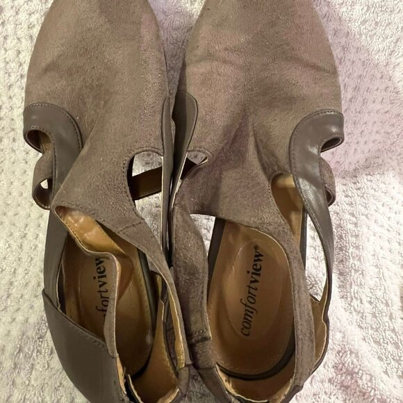 Size 9W - Comfortview - Gray "Suede" Pumps - Picture 7 of 8